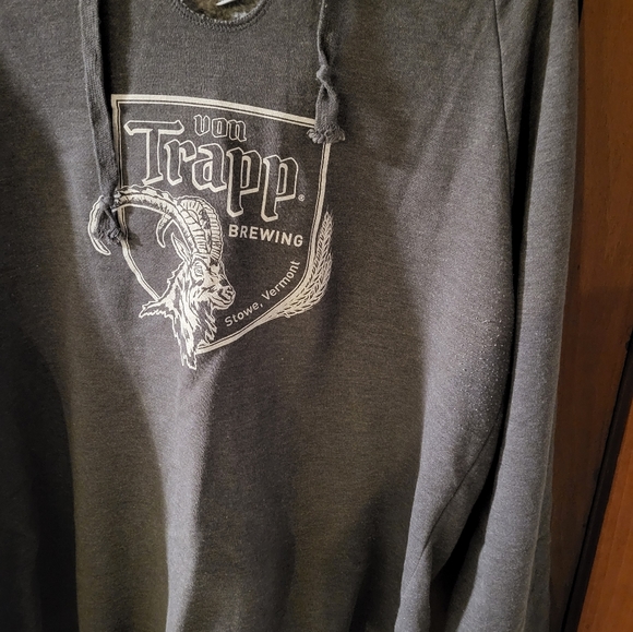 Trapp brewing Vermont hoodie, women's xl. - Picture 4 of 7